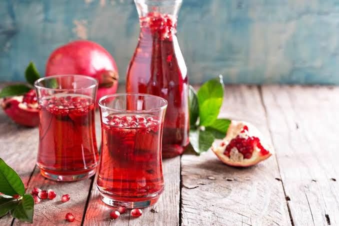 Pomegranate seeds (Punica granatum) (at least 25 seeds)